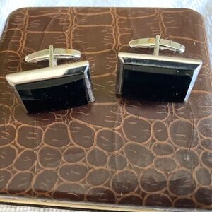 🇺🇸  Vintage Swank Shiny Silvertone & Onyx Cufflinks Shield Logo in box